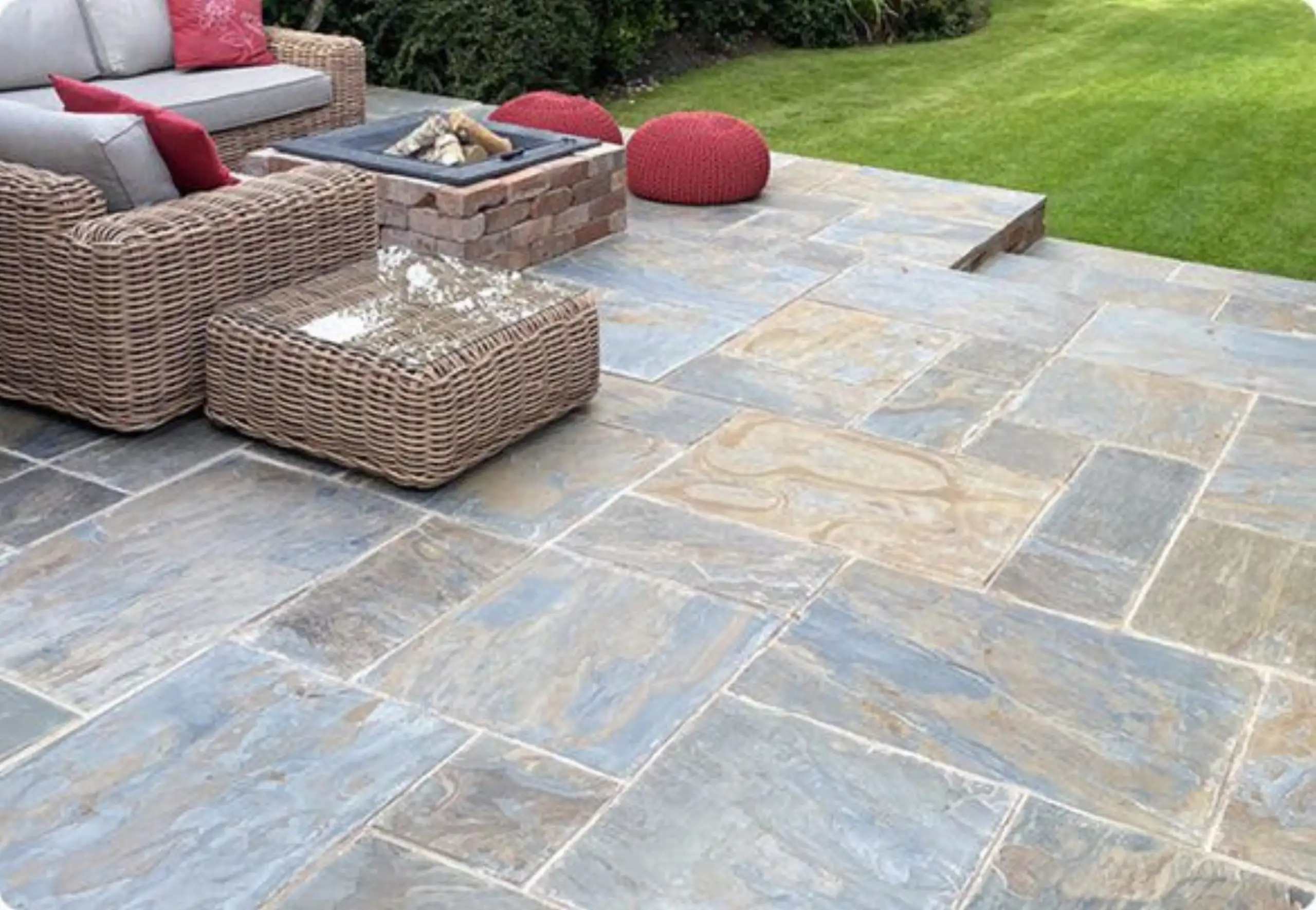 Garden terrace with slate floor