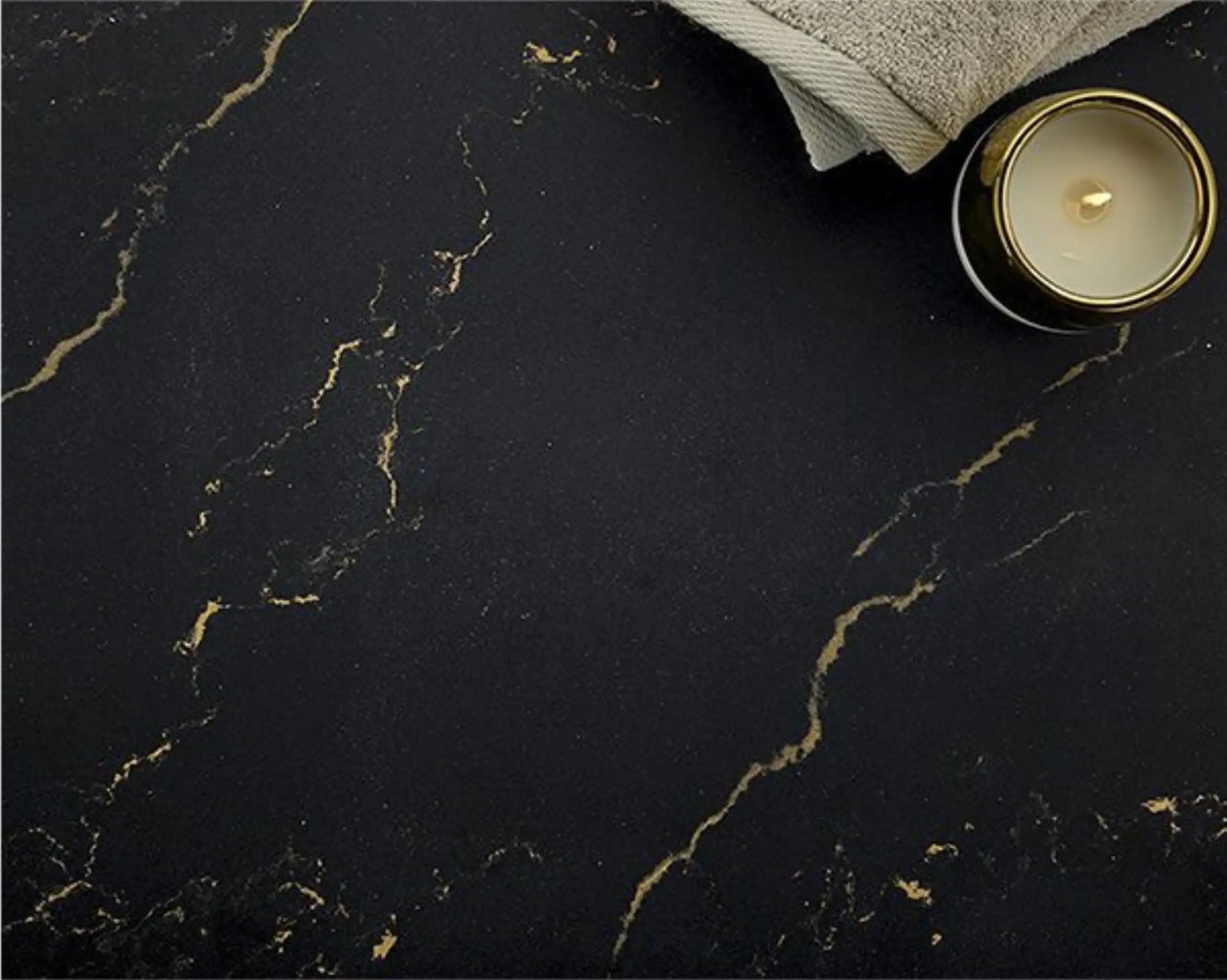 Black Quartz With Gold Veins19
