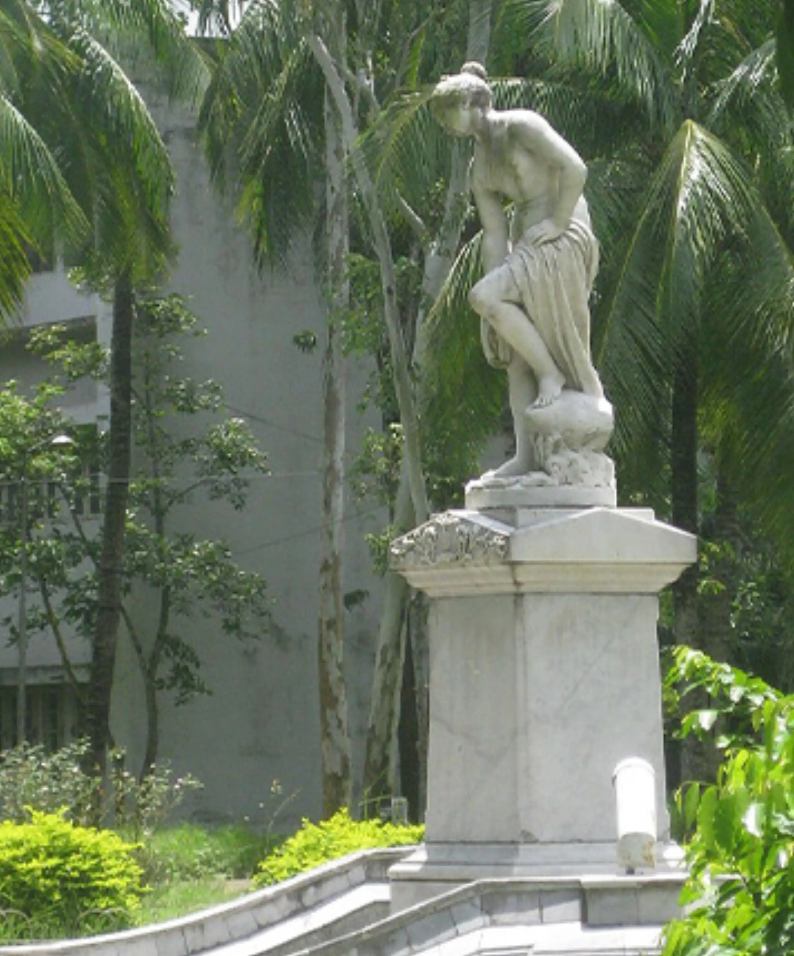 Naked Marble Statue2